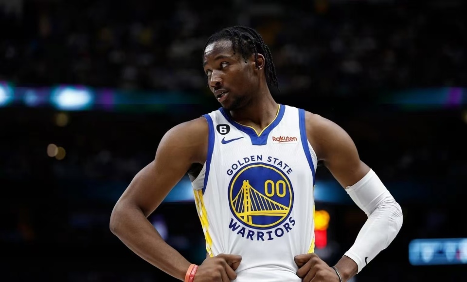 比如年薪, 接受采访时 比如年薪, 接受采访时