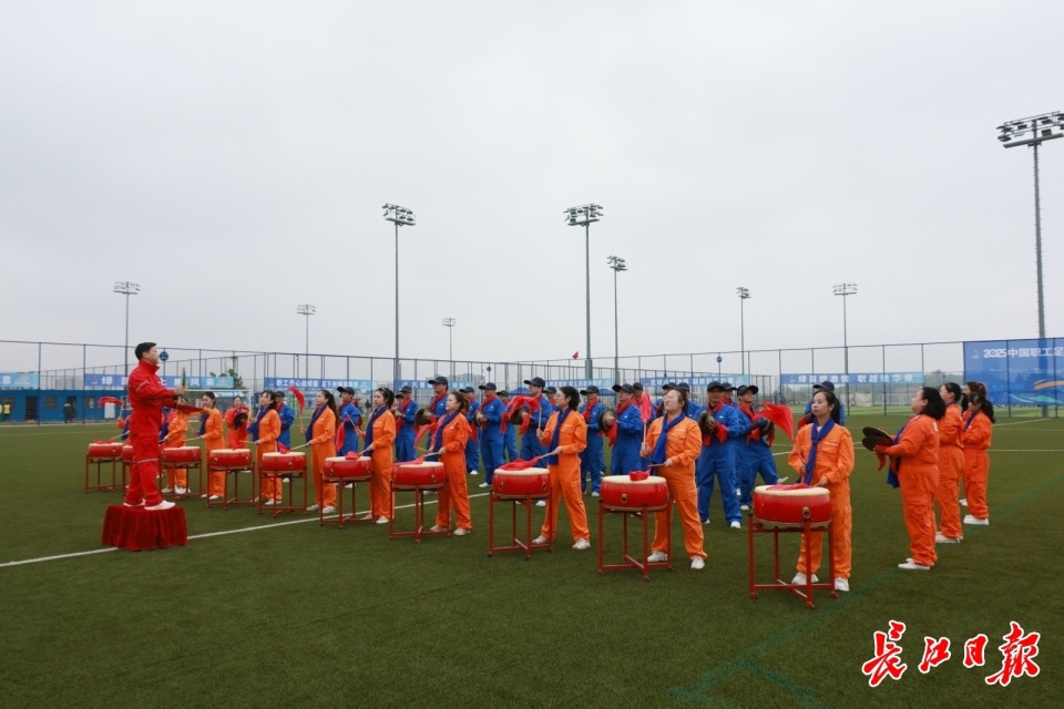 年锣鼓队成 年锣鼓队成